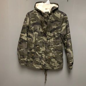 Love Tree Camo Sherpa lined coat SZ L